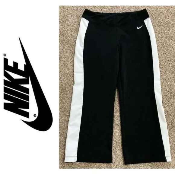 NIKE Pants - NIKE YOGA CAPRI - Size Small